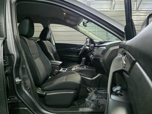 Used 2019 Nissan Rogue SV image 14