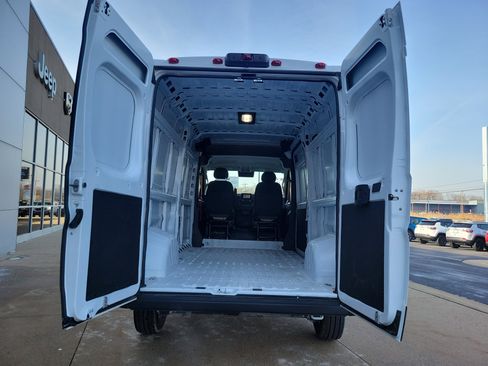 Used 2025 RAM ProMaster 2500 w/ Convenience Group image 19
