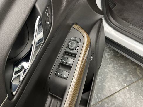 Certified 2021 GMC Acadia SLE w/ Driver Convenience Package image 8