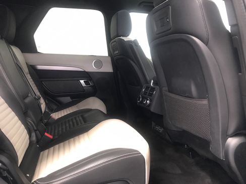 Used 2023 Land Rover Discovery S R-Dynamic image 12