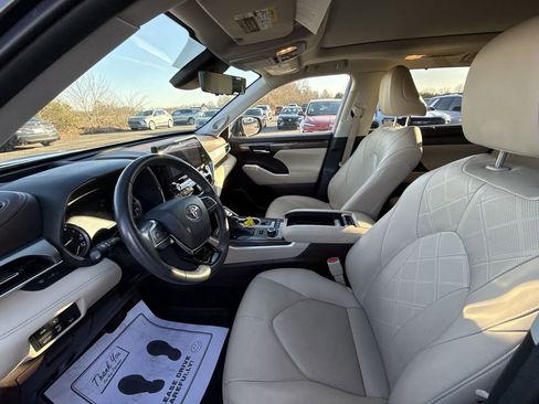 Used 2021 Toyota Highlander Platinum image 26