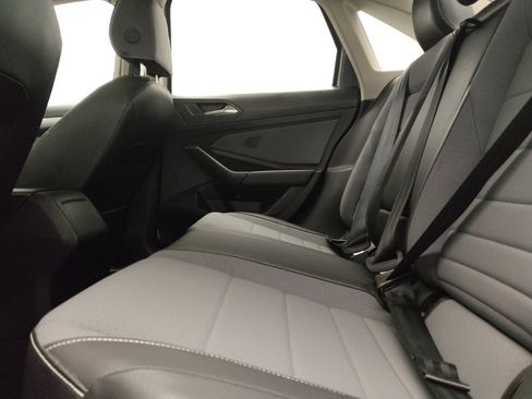 Used 2025 Volkswagen Jetta SE FWD image 18