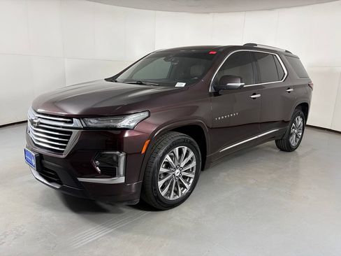 Used 2023 Chevrolet Traverse Premier FWD image 4