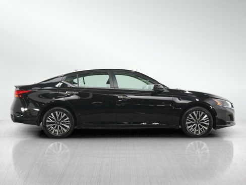 Used 2024 Nissan Altima 2.5 SV w/ SV Premium Package AWD/4WD image 6