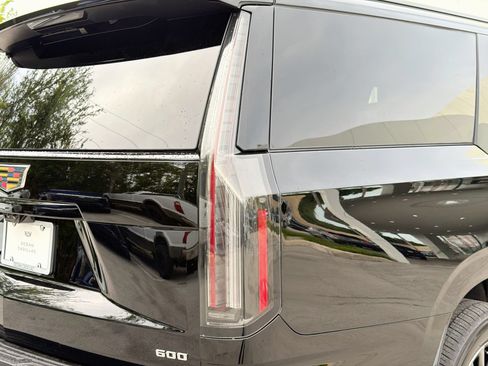 Used 2025 Cadillac Escalade ESV Sport Platinum AWD/4WD image 12