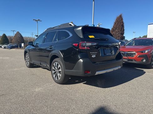 Used 2025 Subaru Outback Touring image 3