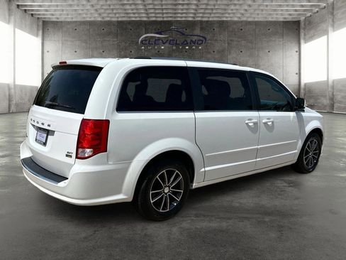 Used 2017 Dodge Grand Caravan SXT FWD image 3
