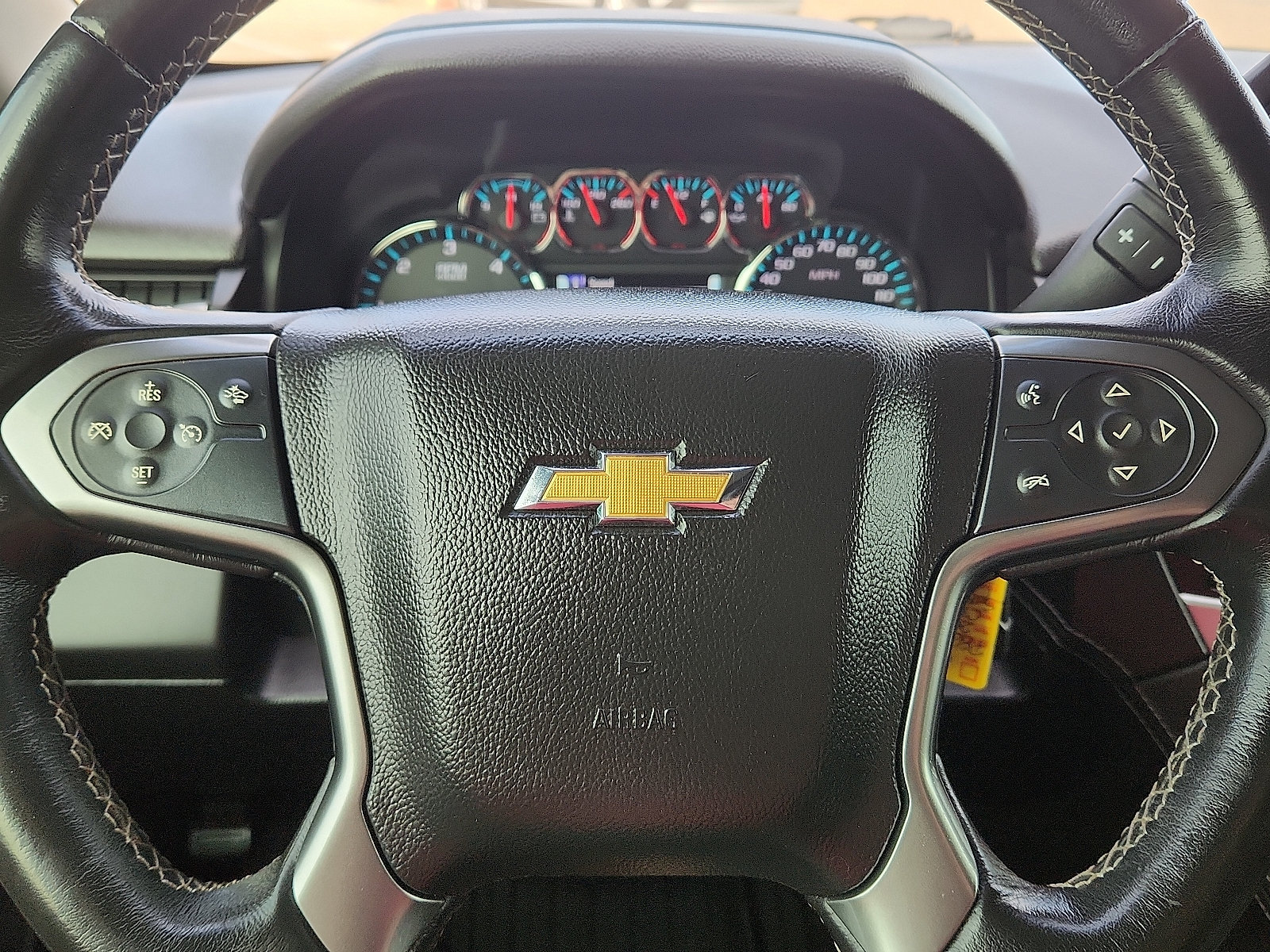 Used 2018 Chevrolet Suburban LT RWD image 25