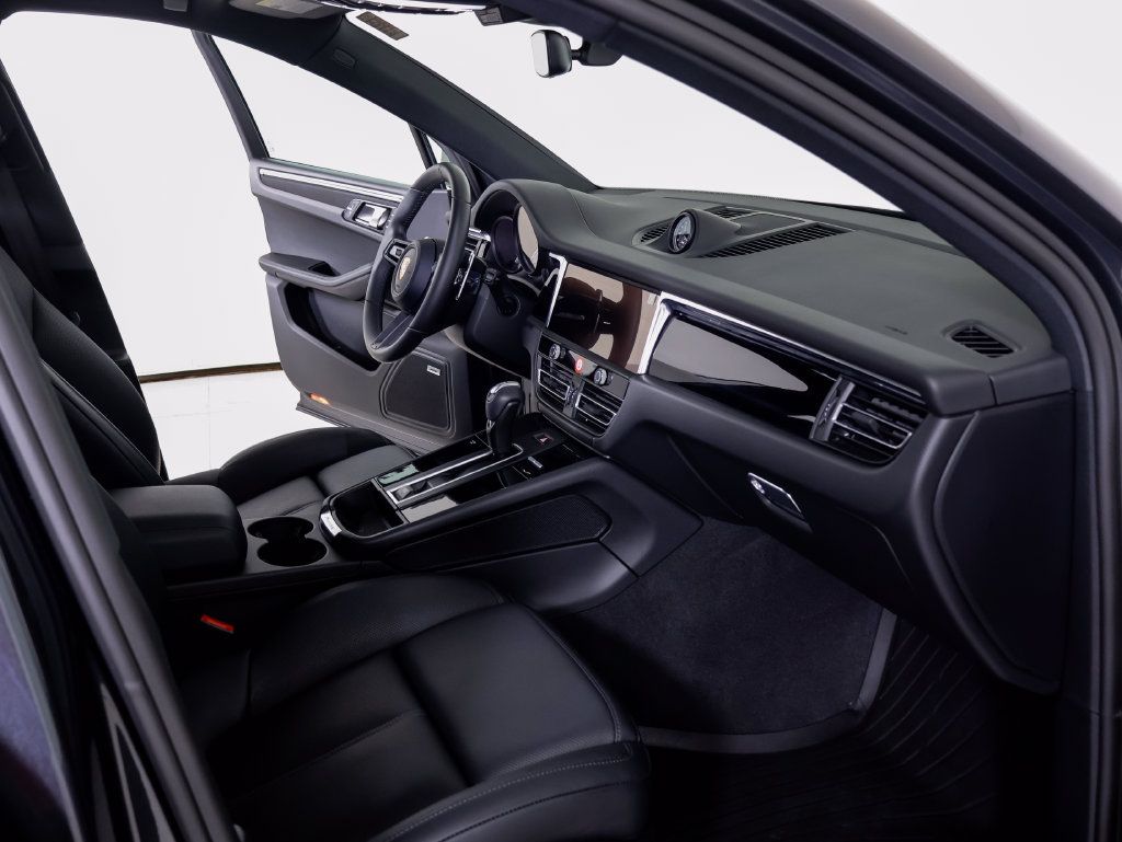 Certified 2026 Porsche Macan S AWD/4WD image 8