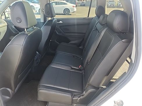 Used 2018 Volkswagen Tiguan SE w/ Panoramic Sunroof Package image 11