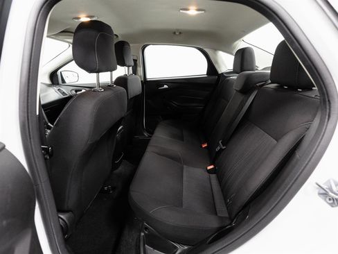 Used 2018 Ford Focus SE w/ Cold Weather Package image 5