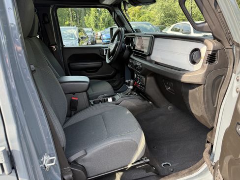 Used 2024 Jeep Wrangler Unlimited AWD/4WD image 13