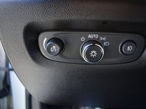 Used 2018 Chevrolet Traverse LT image 19