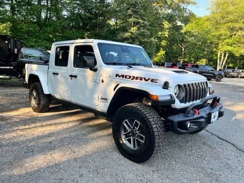 Used 2026 Jeep Gladiator Mojave AWD/4WD image 5