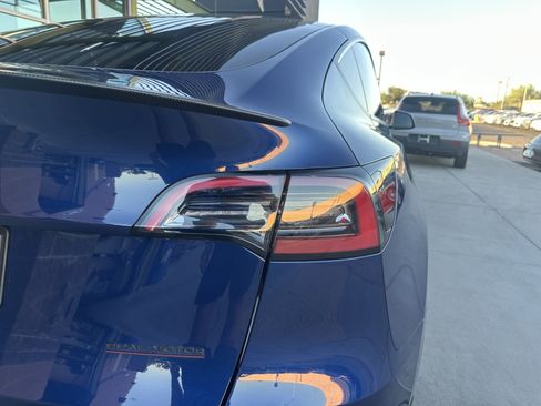 Used 2023 Tesla Model Y Performance image 14