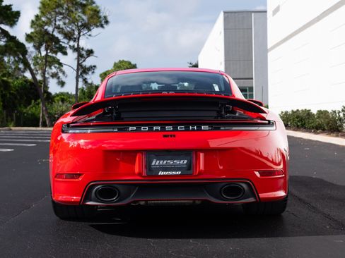 Used 2025 Porsche 911 Carrera RWD image 2