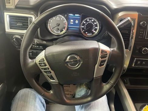 Used 2019 Nissan Titan SV w/ SV Convenience Package AWD/4WD image 14
