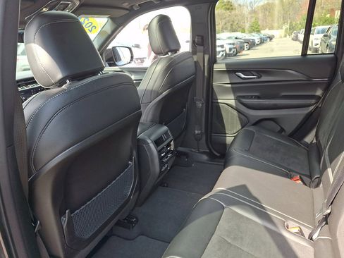 Used 2024 Jeep Grand Cherokee Altitude image 20