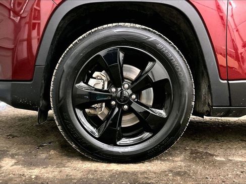 Used 2020 Jeep Cherokee Latitude Plus image 9