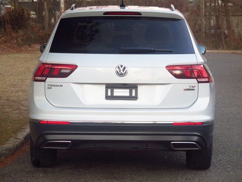 Used 2018 Volkswagen Tiguan SE w/ Panoramic Sunroof Package image 4