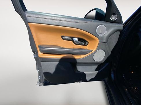 Used 2018 Land Rover Range Rover Evoque HSE Dynamic image 16