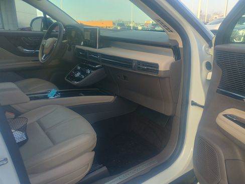 Used 2022 Lincoln Corsair AWD w/ Equipment Group 101A image 16