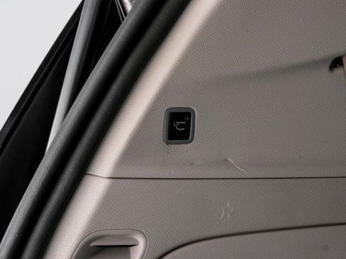 Used 2019 Chrysler Pacifica Touring-L FWD image 51