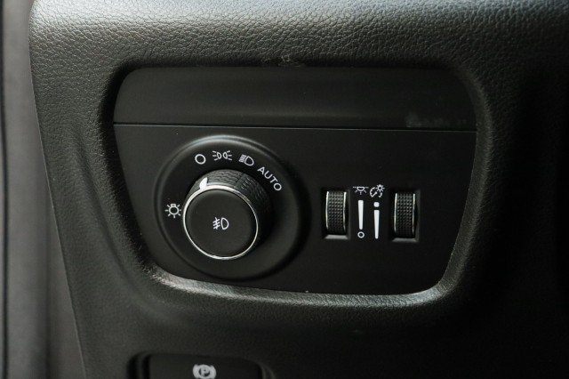 Used 2023 Jeep Grand Cherokee L Limited AWD/4WD image 9