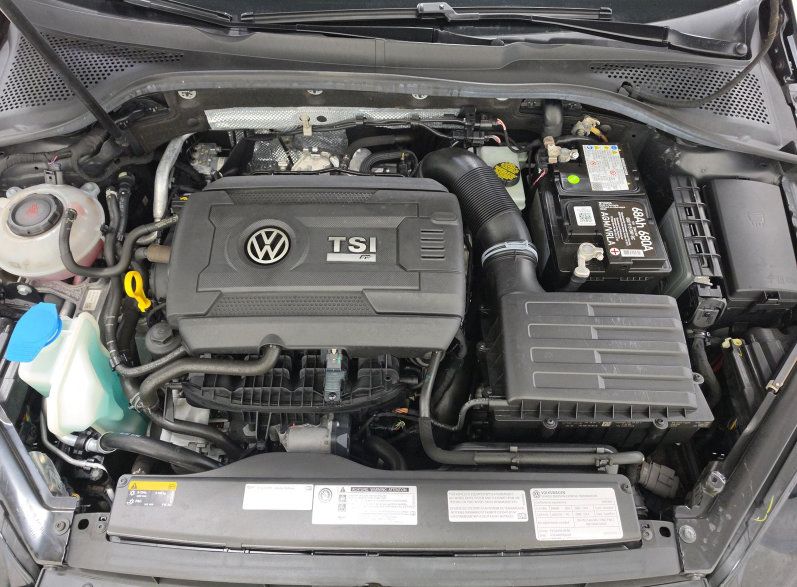Used 2019 Volkswagen Golf R 4-Door AWD/4WD image 8