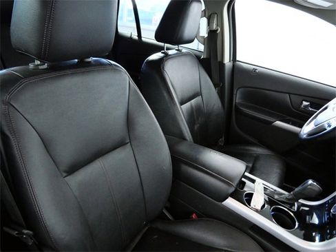 Used 2011 Ford Edge Limited image 12