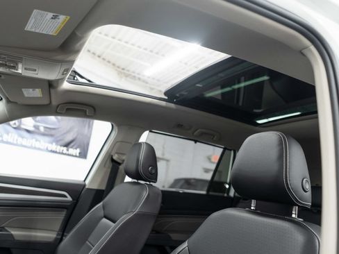 Used 2023 Volkswagen Atlas SE w/ Panoramic Sunroof Package AWD/4WD image 7