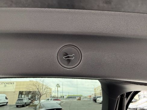 Used 2023 Tesla Model Y Performance image 24