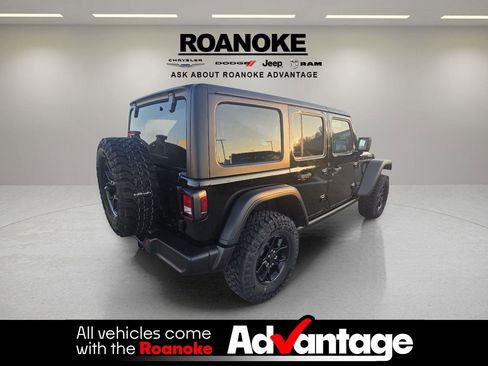 Used 2025 Jeep Wrangler Willys image 5