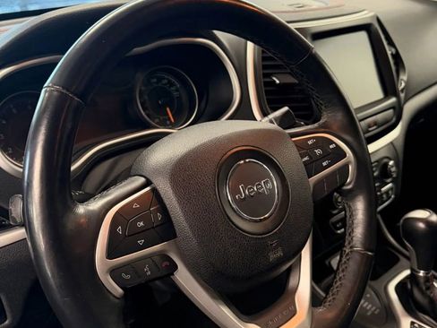 Used 2016 Jeep Cherokee Trailhawk w/ Cold Weather Group image 25