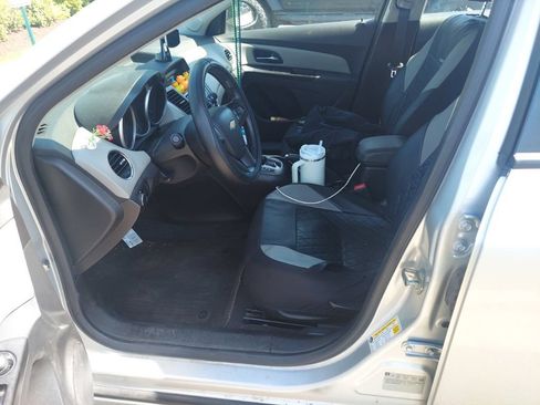 Used 2013 Chevrolet Cruze LS FWD image 2