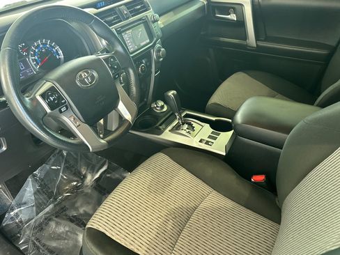 Used 2019 Toyota 4Runner SR5 AWD/4WD image 11