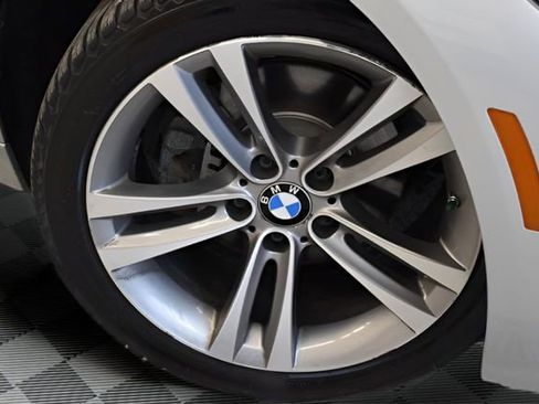 Used 2017 BMW 330i xDrive Sedan AWD/4WD image 32
