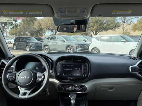 Used 2025 Kia Soul LX w/ LX Technology Package image 33