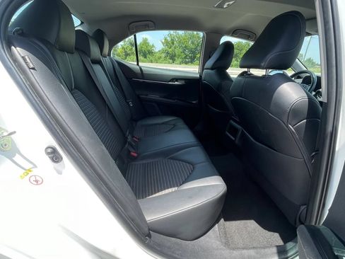 Used 2018 Toyota Camry SE FWD image 15