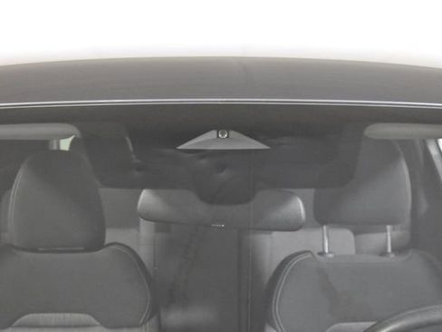 Certified 2025 Nissan Kicks SV AWD/4WD image 33