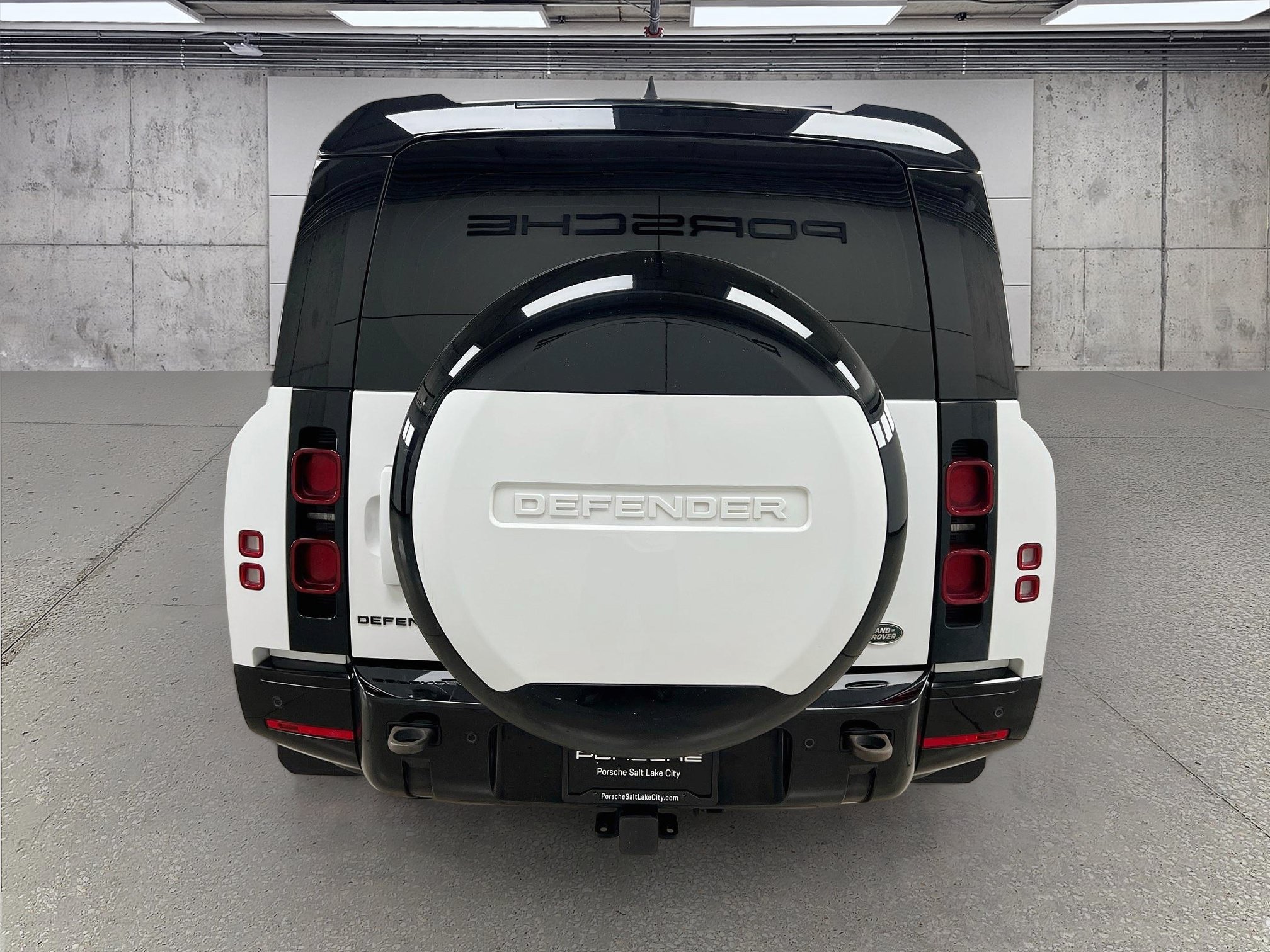Used 2023 Land Rover Defender 130 X-Dynamic SE AWD/4WD image 10