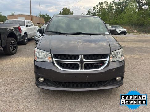 Used 2020 Dodge Grand Caravan SXT image 3