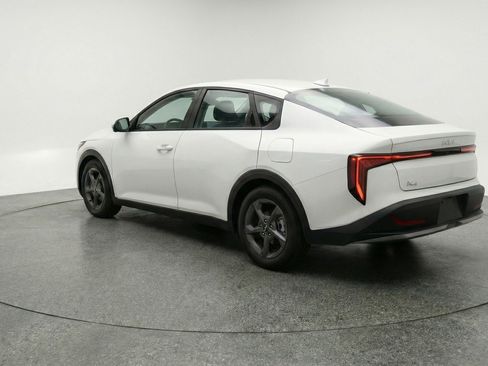 Used 2025 Kia K4 LXS image 6