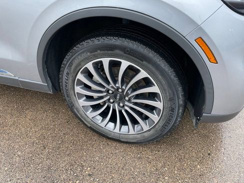 Used 2023 Lincoln Aviator Reserve AWD/4WD image 3