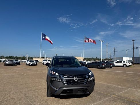 Certified 2026 Nissan Rogue SL FWD image 4
