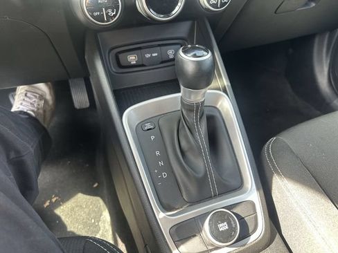 Used 2025 Hyundai Venue SEL FWD image 25