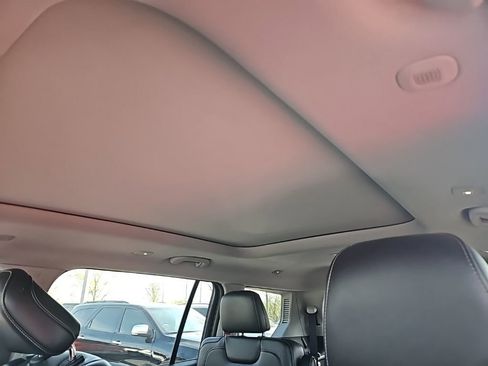 Used 2023 Jeep Grand Cherokee L Limited w/ Black Appearance Package image 17