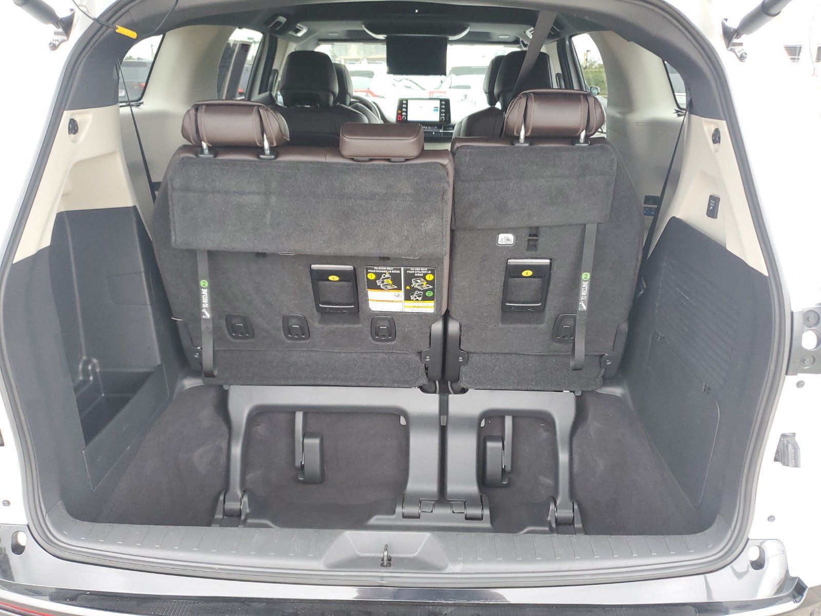 Used 2022 Toyota Sienna Platinum AWD/4WD image 9