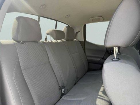 Used 2022 Toyota Tacoma SR5 RWD image 39