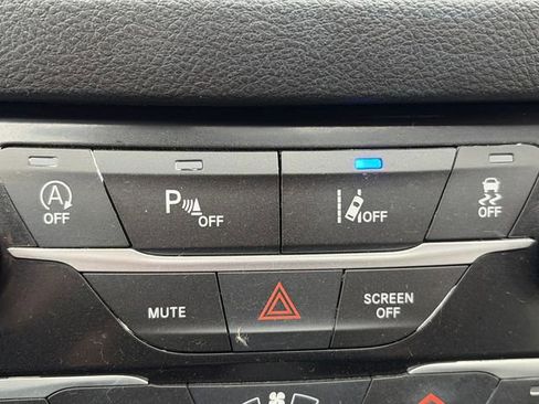 Used 2024 Chrysler Pacifica Touring-L FWD image 47